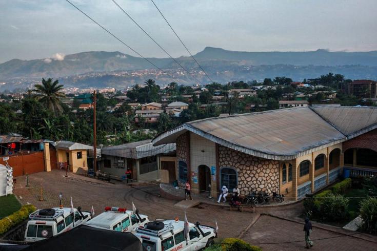 El hospital Santa María Soledad en Bamenda fue la base de nuestro servicio de ambulancias en la región noroeste de Camerún. Allí, nuestros equipos  brindaban atención especializada, como cirugías de emergencia para heridas de bala y partos complejos, fisi