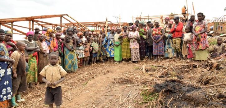 La gran mayoría de las personas desplazadas en Katasomwa, en la provincia de Kivu del Sur, son mujeres y niños. Una evaluación inicial muestra que muchos de los niños sufren desnutrición severa. 25/11/2020Paul Duke/MSF