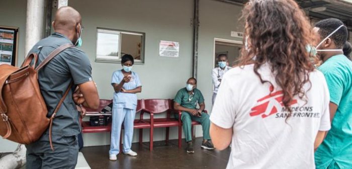 Los disturbios han impedido la prestación de atención médica esencial al impedir que los y las pacientes, así como el personal médico y los suministros esenciales, lleguen hasta los centros de salud. Sudáfrica, febrero de 2021MSF/Chris Allan