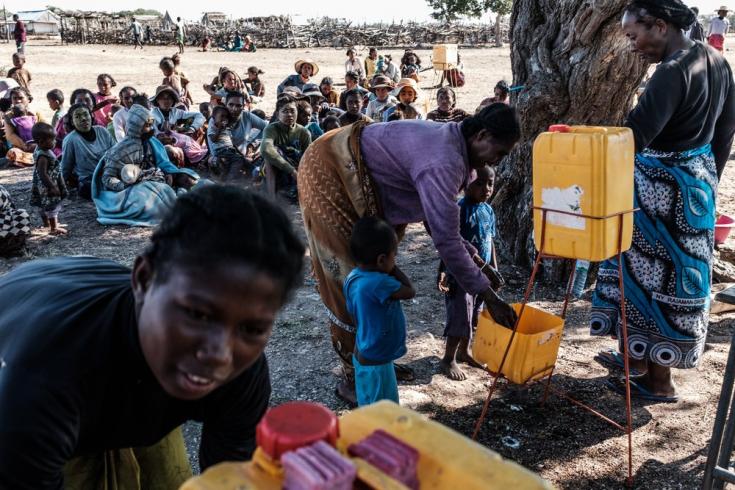 Facilitamos agua potable a las personas en el municipio de Maheny, distrito de Beloha, en la región de Androy. Madagascar, julio de 2021
