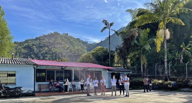 Atención médica y de salud mental en la vereda La Cabaña, Colombia