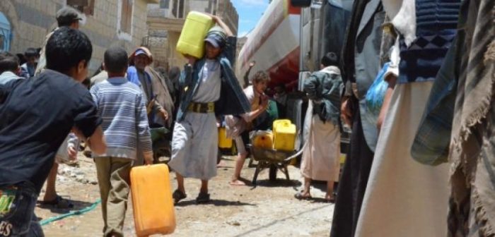 Distribución de agua en Khamer, Amran © Malak Shaher/MSFMalak Shaher/MSF