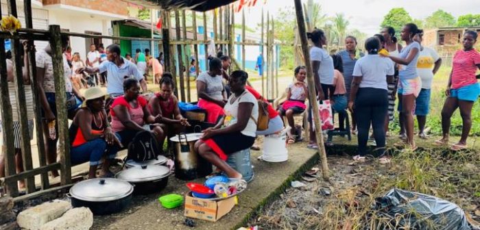 Las personas desplazadas que llegan a Roberto Payán se están alojando en albergues improvisados. No tienen garantizado el acceso a agua, alimentación y condiciones básicas de higiene y saneamiento.MSF