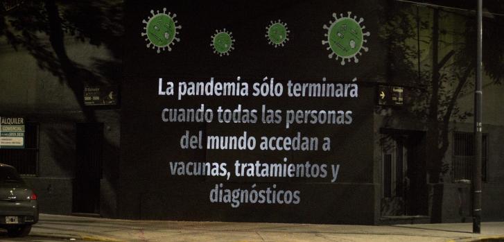 En Médicos Sin Fronteras decidimos llevar a las calles nuestro mensaje sobre la suspensión de los derechos de propiedad intelectual en herramientas médicas contra el COVID-19 mientras dure la pandemia. Buenos Aires, Argentina. Marzo de 2021MSF