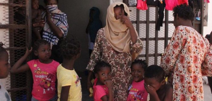 Mujeres y niños en un centro de detención para migrantes y refugiados en Libia. Septiembre 2018.Sara Creta/MSF