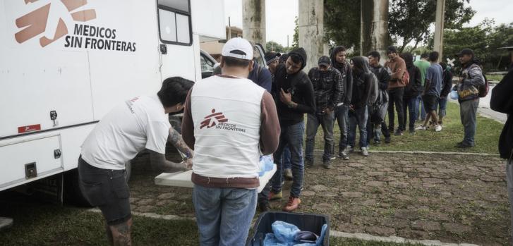 En la Casa del Migrante en Coatzacoalcos, Veracruz, un equipo de MSF provee asistencia médica y salud mental a cientos de migrantes y refugiados que llegan diariamente a esta ciudad al sur de México, conocida por ser un lugar de paso.Christina Simons