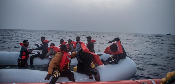 El 29 de marzo de 2022, nuestro buque Geo Barents rescató en el Mediterráneo Central a 113 personas que viajaban en un bote de goma que estaba haciendo agua.Anna Pantelia/MSF.