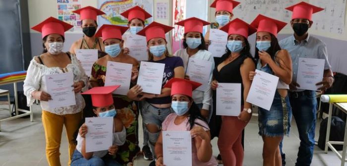 Vecinos y vecinas de la Comuna Socialista de Guadalupe, una comunidad fronteriza con Colombia en el estado Táchira, al oeste de Venezuela, han sido formados como representantes de salud comunitarios para promover prácticas saludables en su entorno y reconocer síntomas que pudiesen requerir de una atención médica.Matias Delacroix.