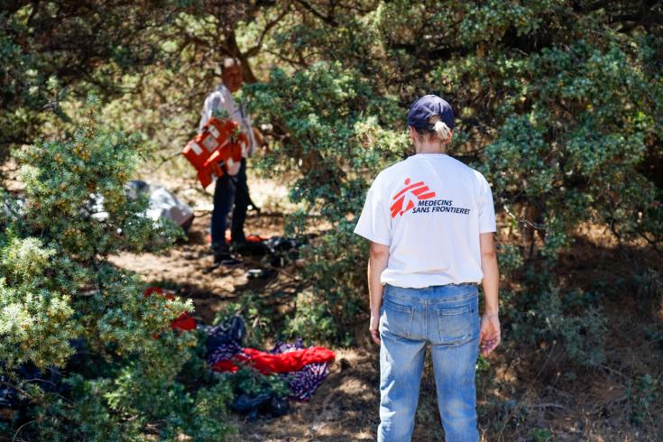 Equipo de MSF brindando primeros auxilios en Samos, Grecia