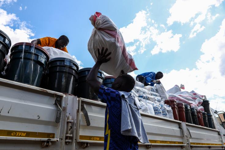 Traslado de kits de emergencias para familias desplazadas. Cabo Delgado, Mozambique.