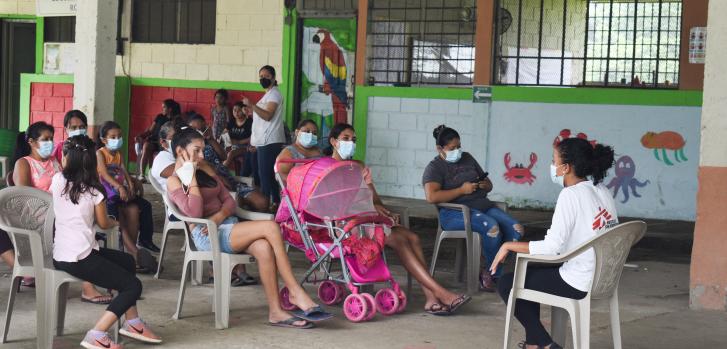 Nuestro equipo de promoción de la salud en el norte de Honduras ofrece charlas de salud sexual y reproductiva en diferentes comunidades empobrecidas con altos índices de violencia y de mujeres y adolescentes embarazadas.MSF/Laura Aceituno.