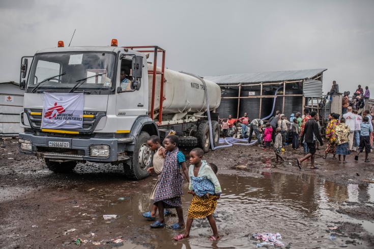 Brindamos agua potable a las comunidades de desplazados de Kivu del Norte.