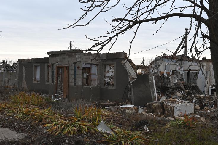 Las calles de Snihurivka, en la región de Mikolaiv, están repletas de edificios dañados.