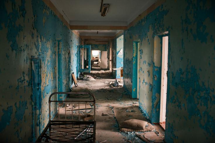 Hospital en ruinas en la ciudad de Vysokopilla, Ucrania.