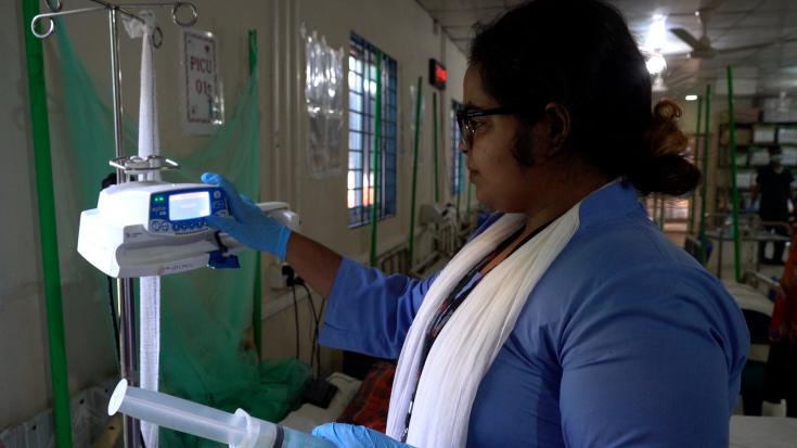 Enfermera de MSF en el hospital central de Blangadesh.