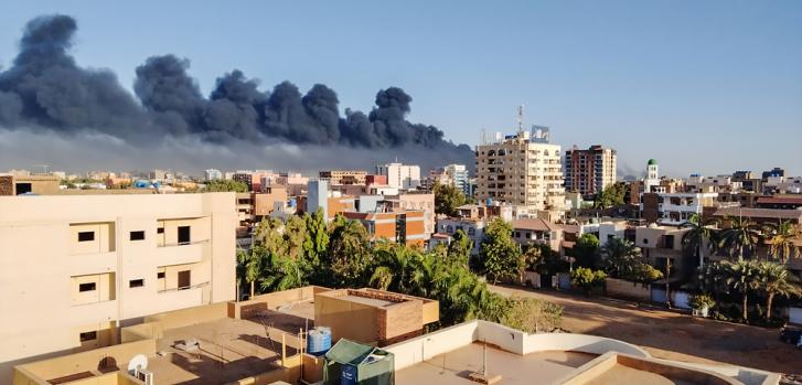 Imagen del 4 de mayo de 2023: una vista aérea capta los combates y la violencia que estallaron en Jartum, Sudán.MSF/Atsuhiko Ochiai.