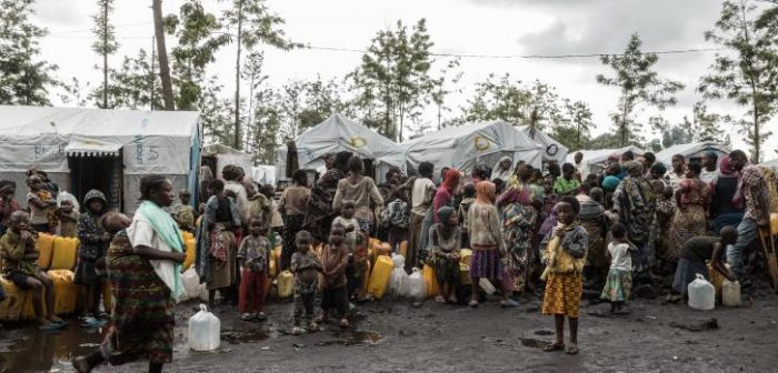 La falta de agua potable en el campo de desplazados de Rusayo sigue siendo un gran obstáculo para muchas personas, lo que provoca graves riesgos para la saludMichel Lunanga/MSF.