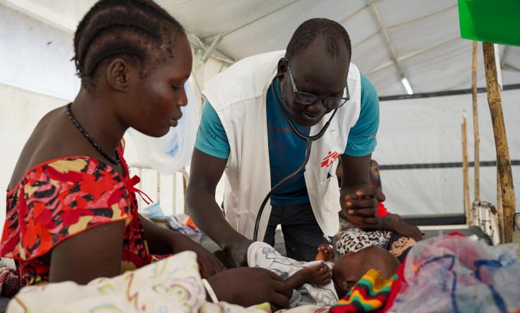 Sala de aislamiento de sarampión del centro médico de MSF en el condado de Leer, estado de Unity, Sudán del Sur