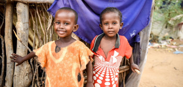 Una niña y un niño que nacieron y vivieron toda su vida en Dagahaley, uno de los tres campos de Dadaab. Kenia, mayo de 2021Paul Odongo/MSF