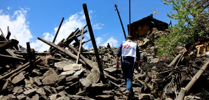 Un equipo de MSF recorre poblaciones ubicadas al noroeste de Katmandú, que son sólo accesibles por helicóptero. ©Corinne Baker/MSF