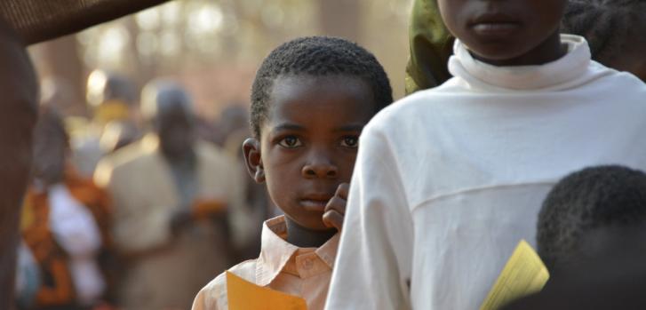 Campaña de vacunación en el sobrepoblado campo de refugiados de Nyarugusu, en Tanzania.© Louise Annaud/MSFLouise Annaud/MSF