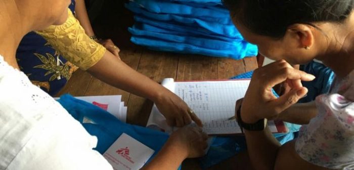 Médicos Sin Fronteras (MSF) distribuye mosquiteros para colaborar en la prevención del dengue. ©MSFMSF