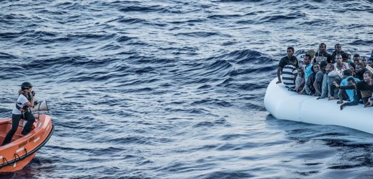 Un rescate de Médicos Sin Fronteras en el Mar Mediterráneo. Las personas rescatadas fueron desembarcadas en Sicilia ©Francesco Zizola/NOOR