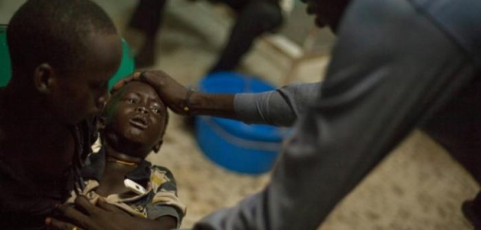 Kume, de tres años, dió positivo en malaria © Brendan Bannon / MSF