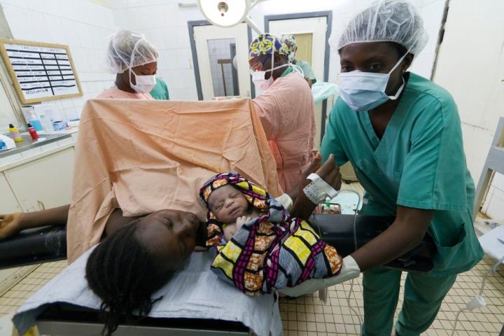 Un parto por cesárea en la República Democrática del Congo. Foto ilustrativa.
