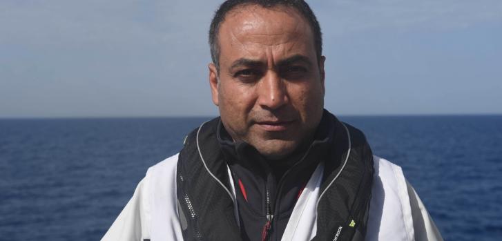 La semana pasada, cuando llegó la noticia de que se habían producido tres terribles naufragios en el Mediterráneo central, Ahmad Al Rousan (mediador cultural de Médicos Sin Fronteras) se encontraba a bordo del Bourbon Argos, uno de los barcos de búsqueda y rescate.