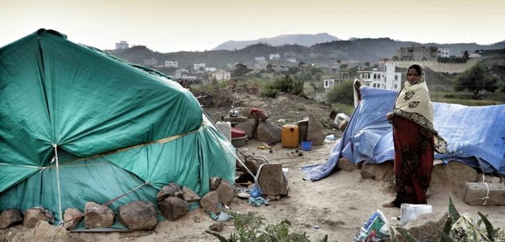 Mujer desplazada interna que vive en una carpa en el área de Al-Batra, Taiz ©Mohammed Sanabani/MSF