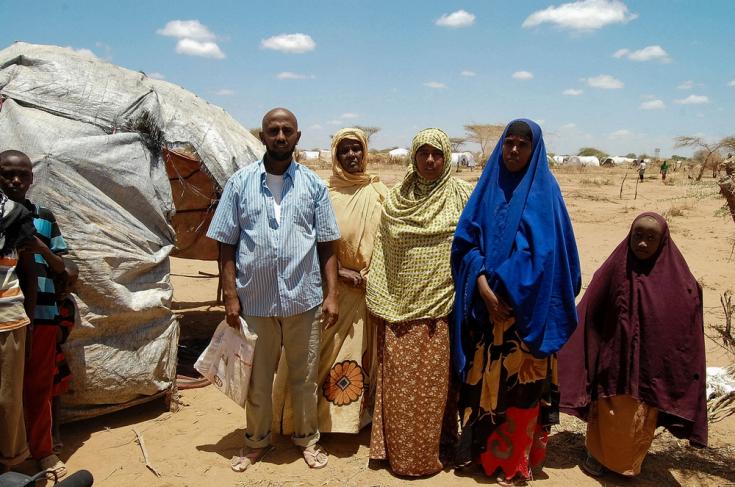 Sara Abdel Rahman y su familia son refugiados recién llegados de Somalia que viven en un refugio improvisado cerca del campamento de refugiados de Dagahaley, en Dadaab, Kenia.