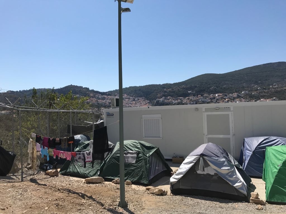Atrapados en la isla de Samos, los solicitantes de asilo se ven obligados a vivir en condiciones extremas en el Centro de Recepción e Identificación (RIC). Atrapados en la isla de Samos, los solicitantes de asilo se ven obligados a vivir en condiciones extremas en el Centro de Recepción e Identificación (RIC).
