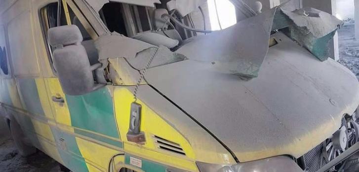 Ambulancia dañada en el hospital de Hama Central/Sham, en la gobernación de Idlib, Siria. ©MSF