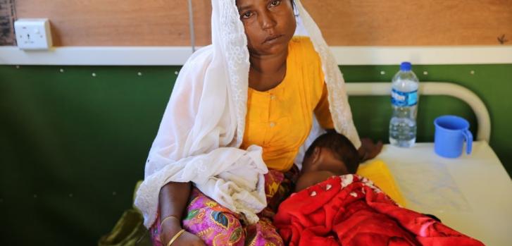 La mayoría de los pacientes de MSF en los campos de refugiados rohingya en Bangladesh tienen menos de cinco años. Los principales problemas que los médicos de MSF están tratando son diarrea, diarrea aguda, fiebre y problemas respiratorios ©Mohammad Ghannam/MSF