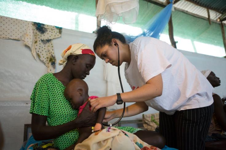 Saskia Spoor, médica de MSF, atendiendo en Kule, Etiopía.