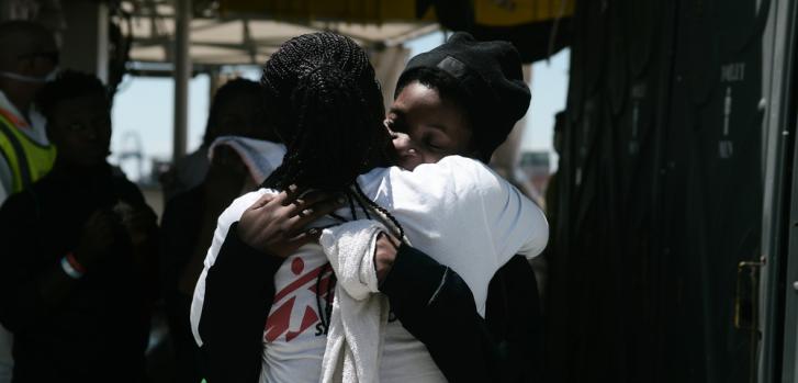 Desembarco del barco Aquarius en Valencia, Epaña. Es el fin de la terrible experiencia de hombres, mujeres y niños que pasaron numerosos días en el mar. Kenny Karpov/SOS MEDITERRANEE