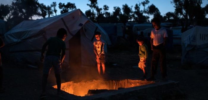 El campo de Moria tiene una capacidad máxima de 3.100 plazas, pero está a punto de reventar. En él se hacinan más de 9.000 personas, un tercio de las cuales son niños.Robin Hammond/Witness Change