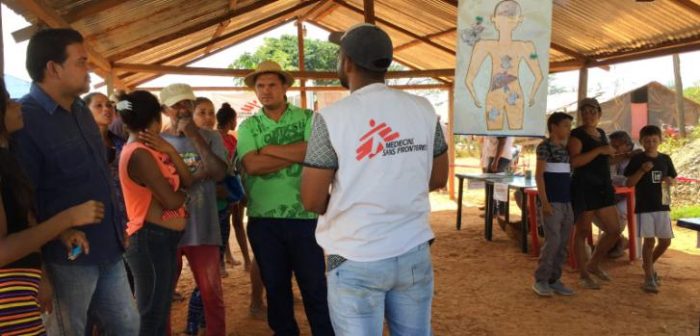 En Febrero de 2019 realizamos una campaña de distribución de mosquiteros en la municipalidad de Sifontes, un área minera en el estado de Bolívar, en Venezuela. La protección es esencial para prevenir la malaria, pero también es importante capacitar a la comunidad sobre el funcionamiento del cuerpo y cómo es afectado por la enfermedad.Diana Puyo/MSF