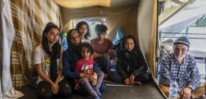 Una familia refugiada en Grecia, en terribles condiciones a causa de un sistema de recepción de migrantes defectuoso, falta de mecanismos de protección y servicios insuficientes.Anna Pantelia/MSF