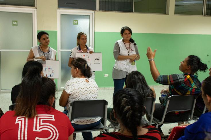 Actividades de promoción de la salud para combatir el dengue en Honduras.