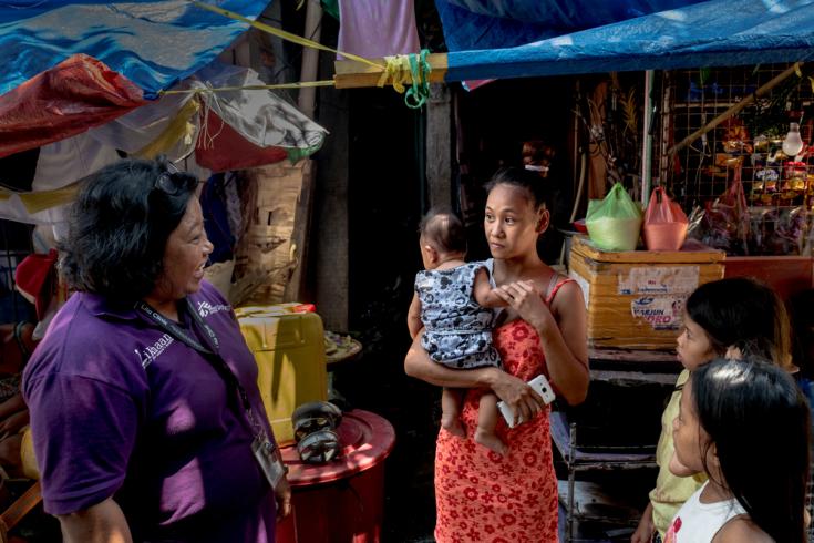Foto: Filipinas, 2019. Rosalita, de 22 años, tiene dos hijos y vive en el Distrito 121 de Tondo, Manila.