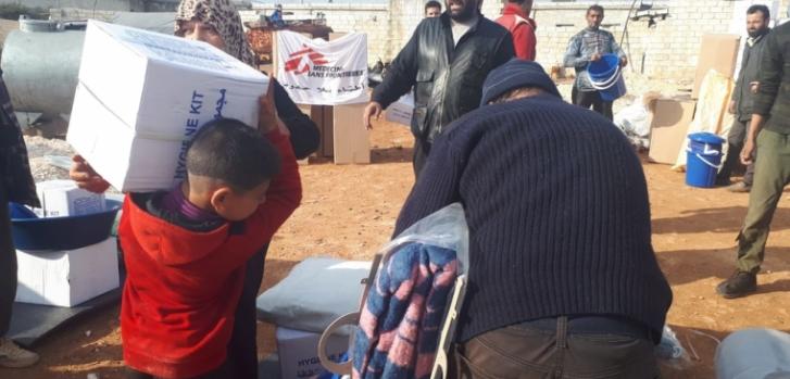 Desde el 1 de diciembre, los equipos de Médicos Sin Fronteras distribuyeron artículos de primera necesidad para los desplazados en diferentes lugares de la provincia de Idlib, en Siria.MSF