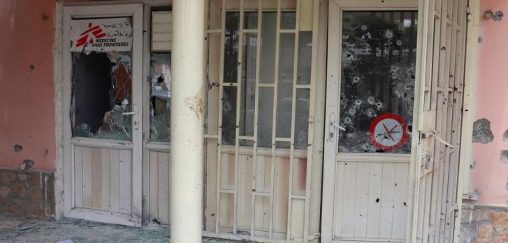 Entrada de la oficina del hospita Dashte Barchi después del ataque, en Kabul, Afganistán.Frederic Bonnot/MSF