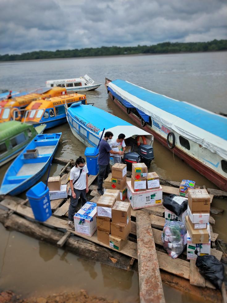 El equipo de Médicos Sin Fronteras listo para dirigirse a Caballito por el río, en la región amazónica de Perú.MSF/Kuki Mendonça