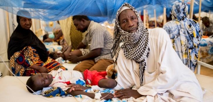 Pacientes de meningitis en el Centro Lazaret, en Niamey, Níger © Sylvain Cherkaoui/CosmosSylvain Cherkaoui/Cosmos