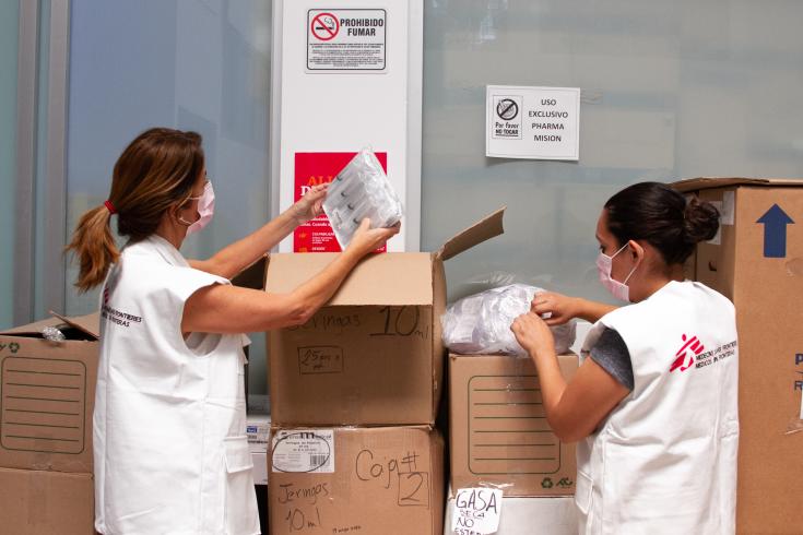 María Rado coordinando la operación de Tijuana, México 