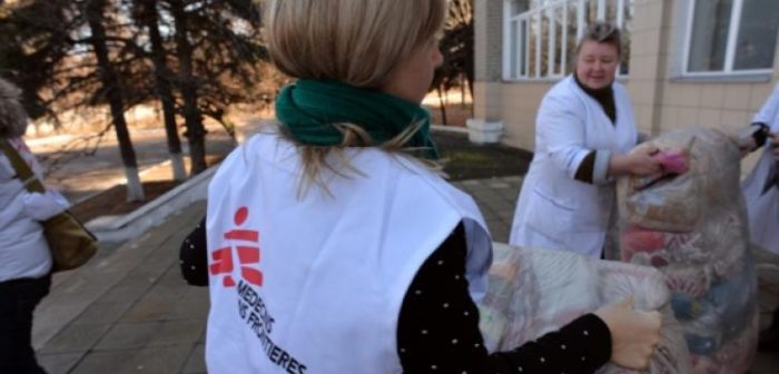 Distribución de mantas a un hospital dañado por los bombardeos en Ucrania © Julie Remy/MSF© Julie Remy/MSF