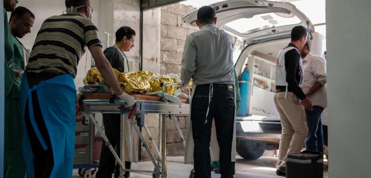 Médicos y enfermeras en la entrada del centro de trauma en Taiz. Marzo 2018.Matteo Bastianelli