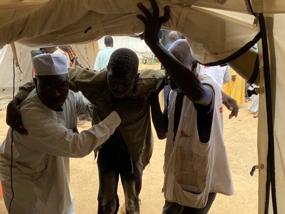 Heridos de la guerra en Sudán son atendido en Adre, Chad.